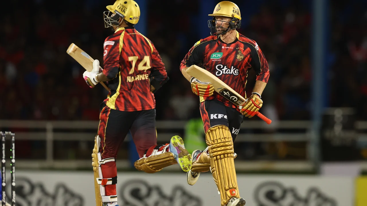 Sunil Narine and Colin Munro batting for Trinbago Knight Riders